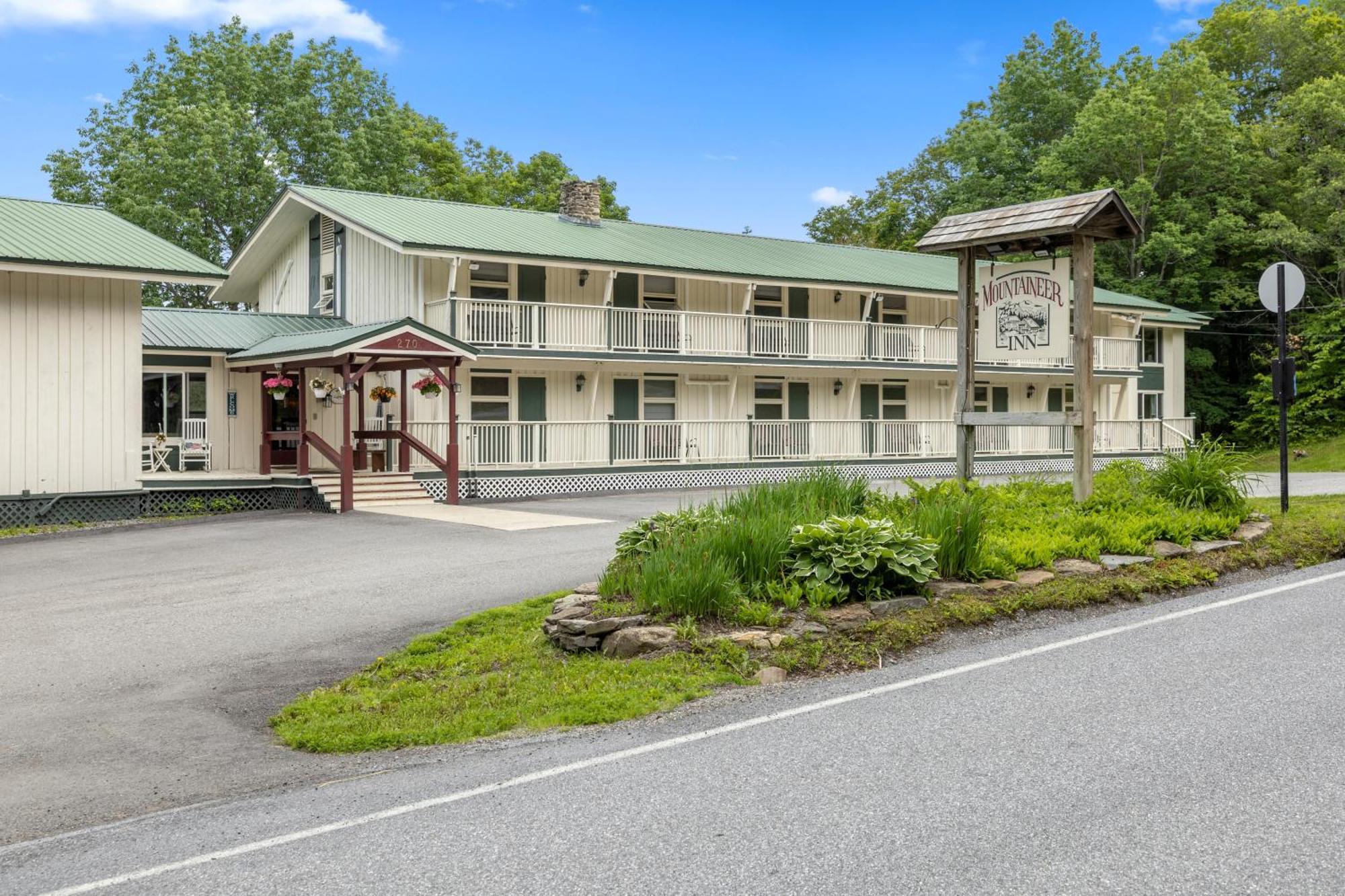 Mountaineer Inn West Dover Exterior photo